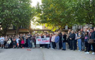 Concentració de rebuig al feminicidi de la veïna de Prats de Lluçanès
