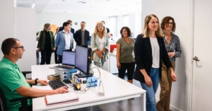 Mònica Martínez visita Osona Acció Social